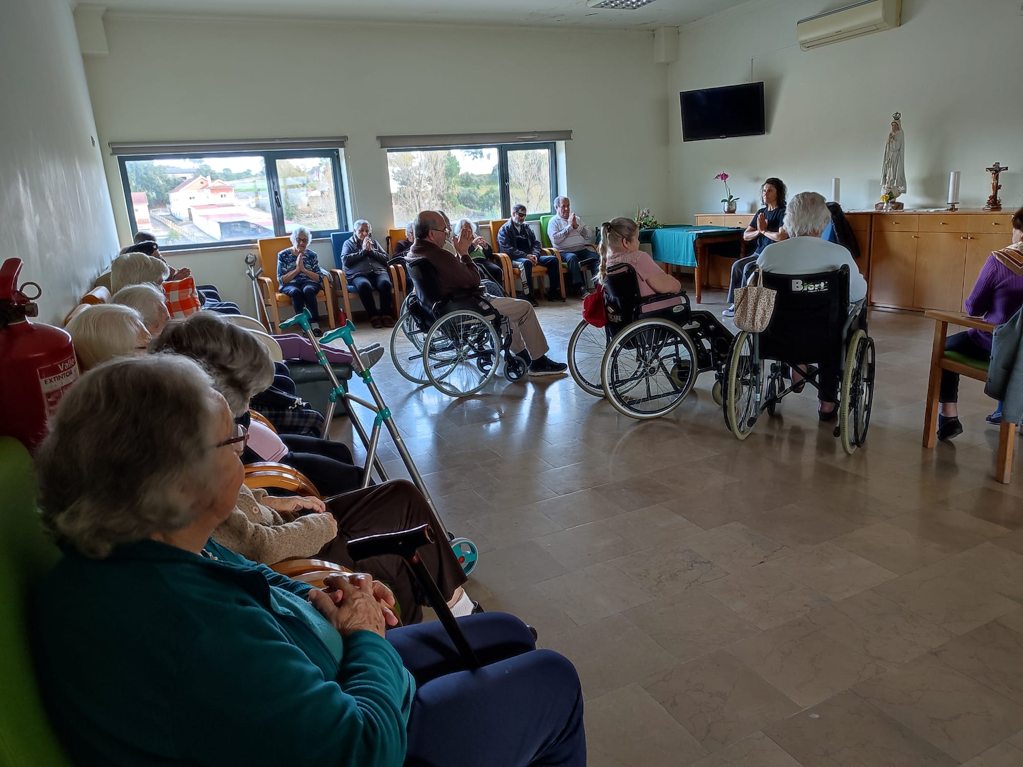Yoga para seniores em roda